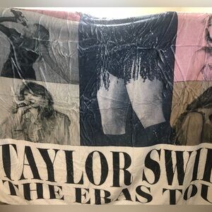 Taylor Swift Fleece Throw Blanket. New without tags 150 X130